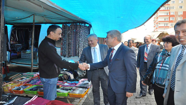 Olçum Pazarcıları gezdi sıkıntıları dinledi çözüm sözü verdi