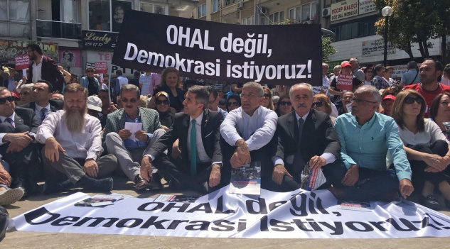 CHP’den oturma eylemi