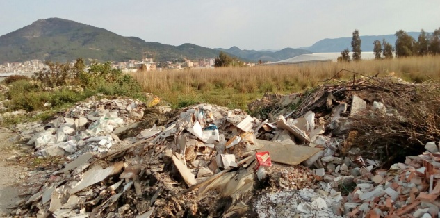 Yalıevleri mahallesinde çevre kirliliği