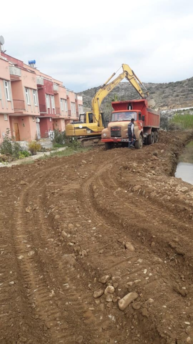 Bozyazı Belediyesi bozuk yolları düzeltti