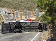 Aydıncık’ta trafik kazası, yol kapandı