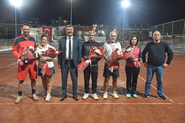 Cumhuriyet Tenis Turnuvası düzenlendi