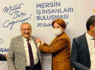 MERAL AKŞENER TUĞRUL’A KENDİ ROZETİNİ TAKTI