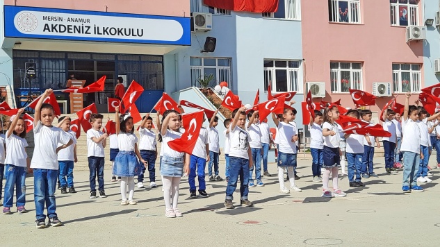 Akdeniz İlkokulu’nda 23 Nisan kutlama programı