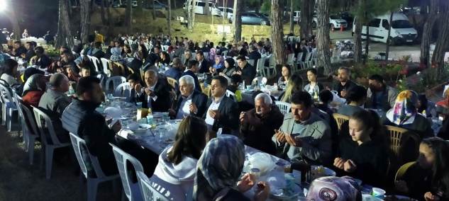 Bozyazı Belediyesi personeline iftar yemeği