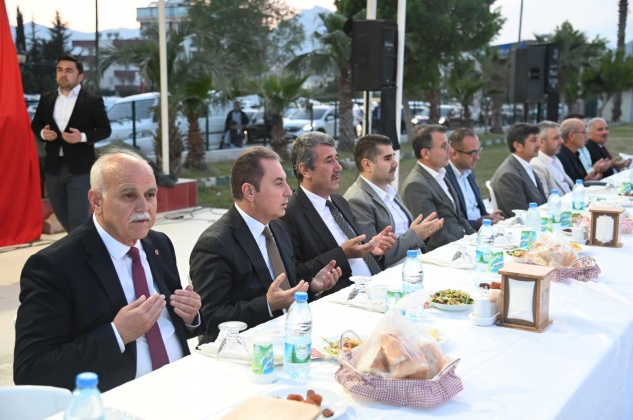 Kooperatif üyeleri ve protokol iftarda buluştu