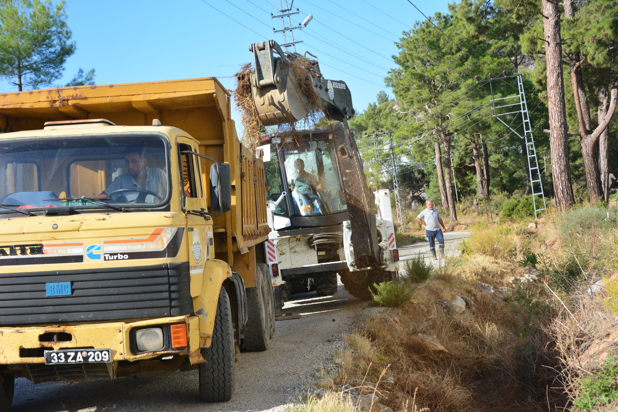 Bozyazı Belediyesinden Drenaj kanalı çalışmaları devam ediyor