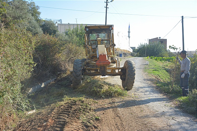 Bozyazı Belediyesi Yol bakım-onarım çalışmasını sürdürüyor