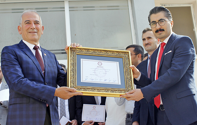 Başkan Durmuş Deniz, mazbatasını aldı