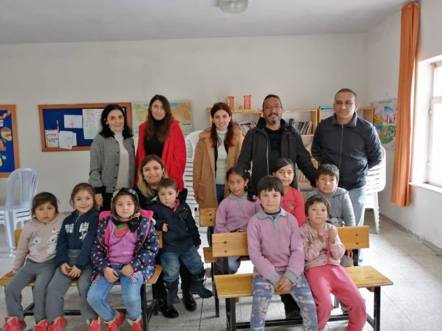 Kıbrıs İlkokulu’nden köy okuluna ziyaret