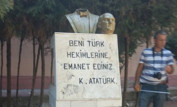 ATATÜRK’ÜN BÜSTÜNE SALDIRI