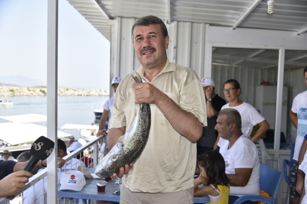 Anamur’da balon balığı tutma yarışması yapıldı