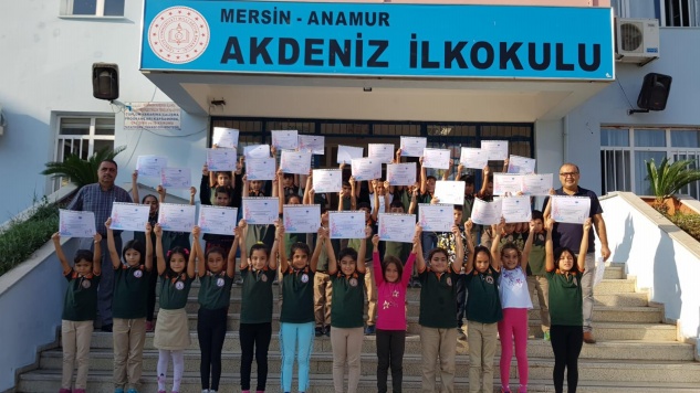 AKDENİZ İLKOKULU 3/F SINIFI KODLUYOR