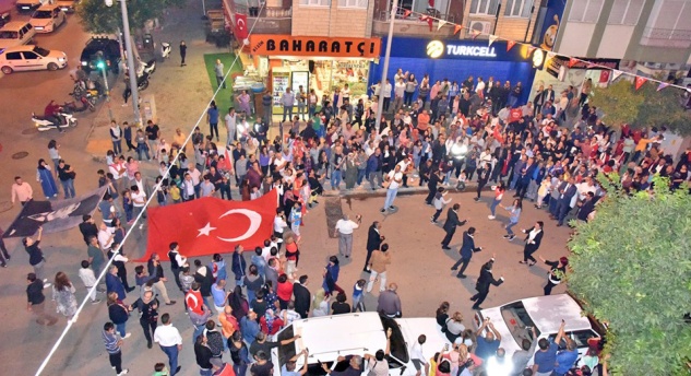 Anamur Belediyesi fener alayı düzenledi