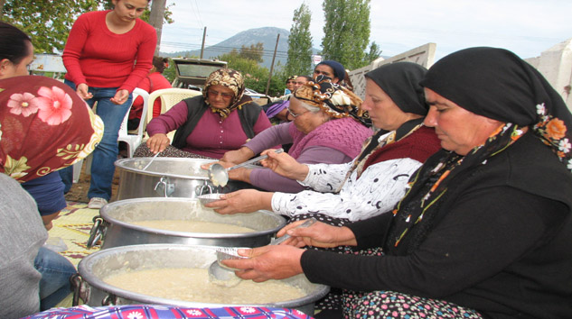 Kaşdişlen Köyünde aşure günü düzenlendi