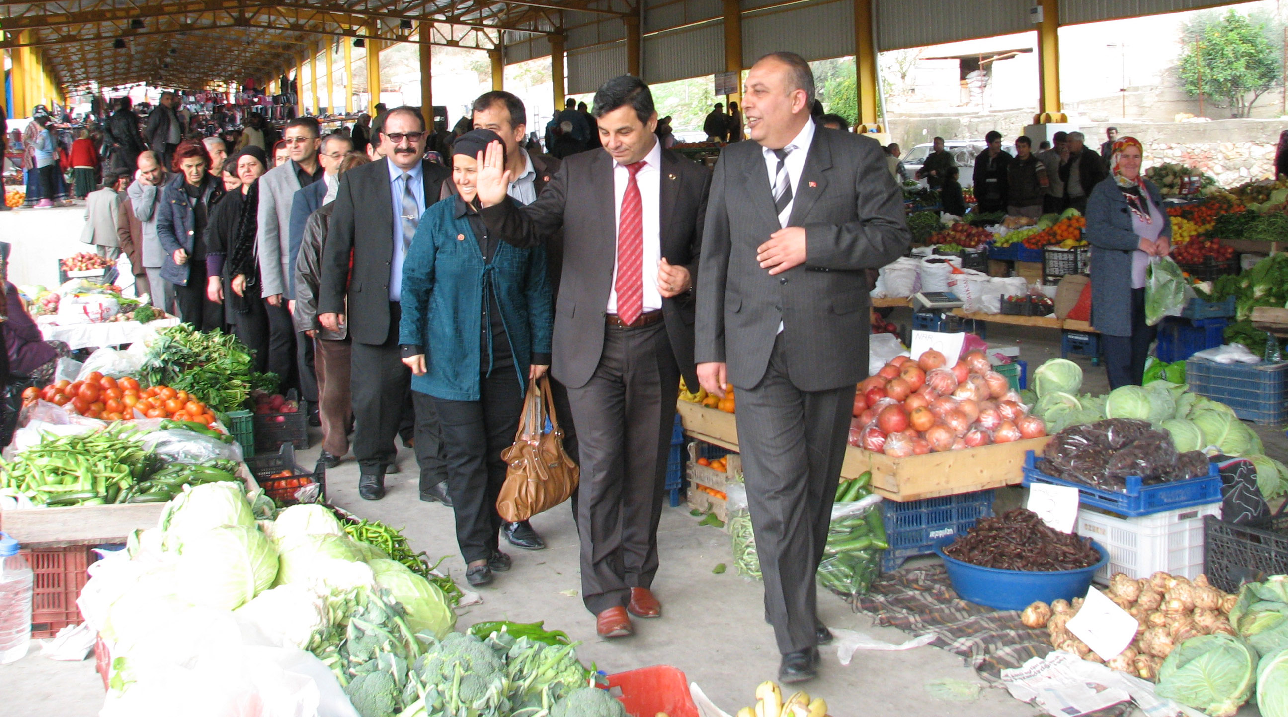 BAŞKAN, SEÇİM STARTINA PAZARCILARDAN BAŞLADI