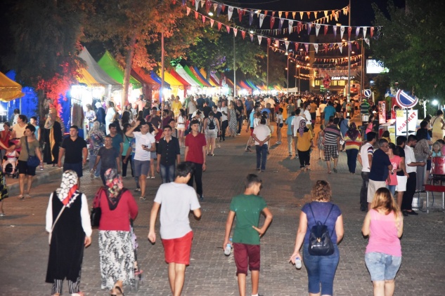 Sıcak Asfalt, Parke Yol ve Alışveriş Günleri