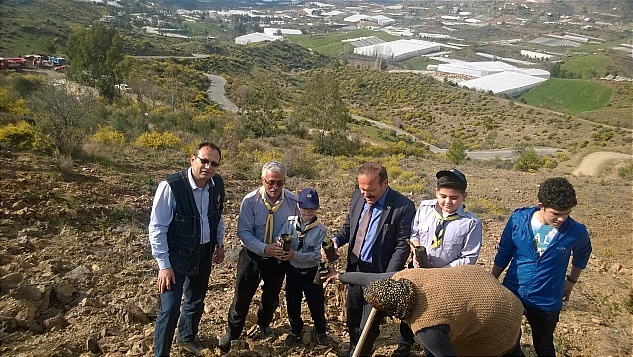 Akdeniz İlkokulu  Öğrencilerinin  Ağaç Sevgisi