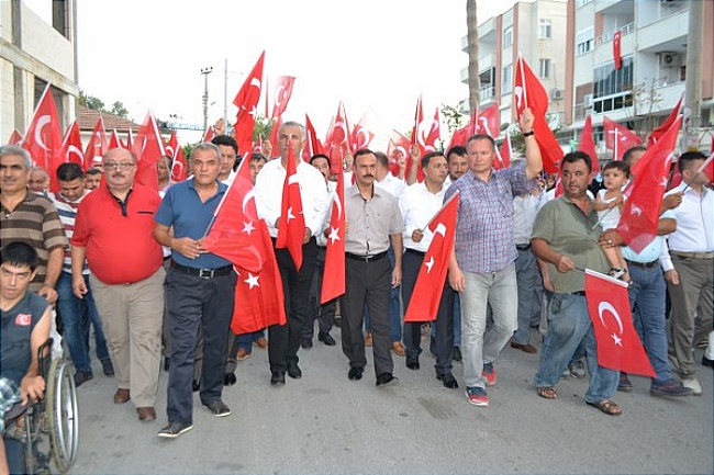 Bozyazı 15 Temmuz darbecilerine lanet yağdırdı