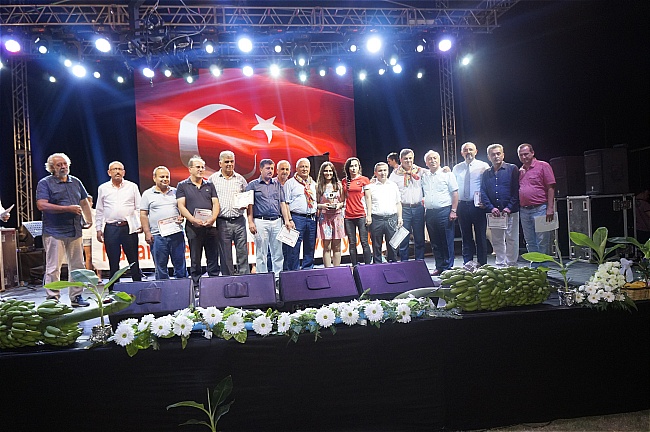 Festivale katkıda bulunan firmalara plaket