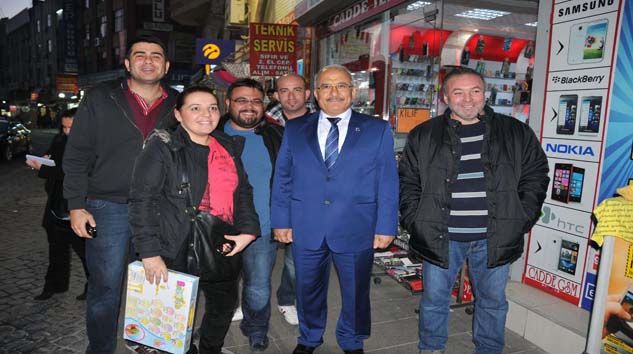 BAŞKAN KOCAMAZI ESNAFLAR ALKIŞLARLA KARŞILADI