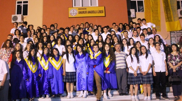 ANADOLU LİSESİ’NİN 16. MEZUNİYET GÜNÜ COŞKULU GEÇTİ